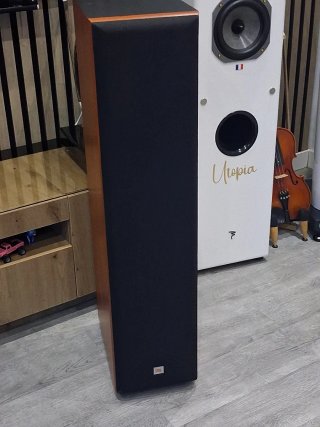 Altavoces JBL E80 Marrones