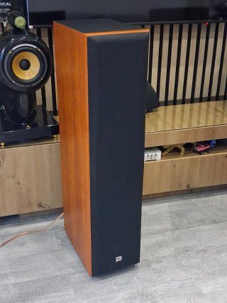 Altavoces JBL E80 Marrones