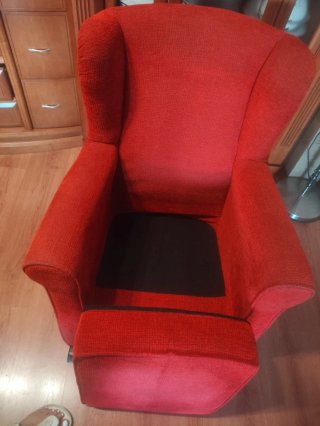 Sillón balancín rojo de tela