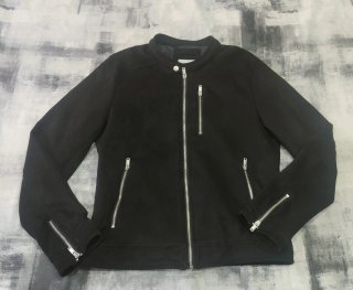 Chaqueta negra chico efecto ante.