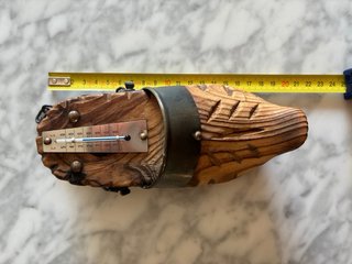 Termómetro vintage de madera con forma de zueco