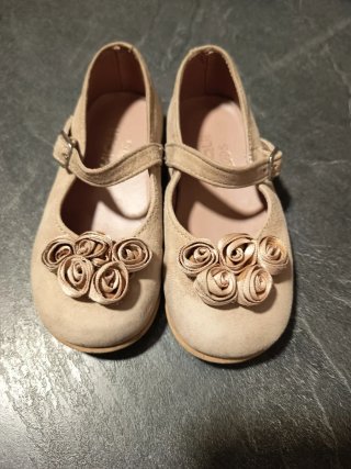 ** Lote calzado niña talla 24
