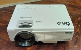 Proyector DR.Q con lona y mando