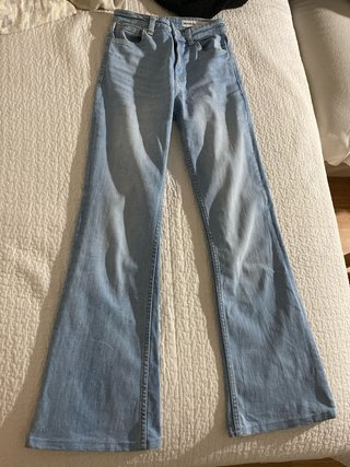 Pantalón vaquero campana azul