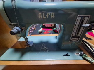 Máquina de coser ALFA De Luxe