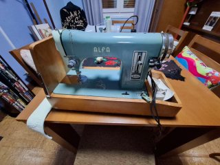 Máquina de coser ALFA De Luxe