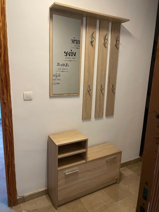 Mueble recibidor con zapatero y espejo