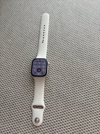 Apple Watch Serie 10 caja aluminio pulsera blanca