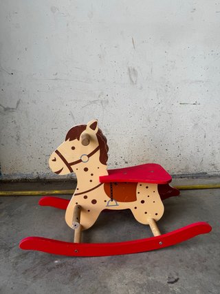 Caballo balancín de madera
