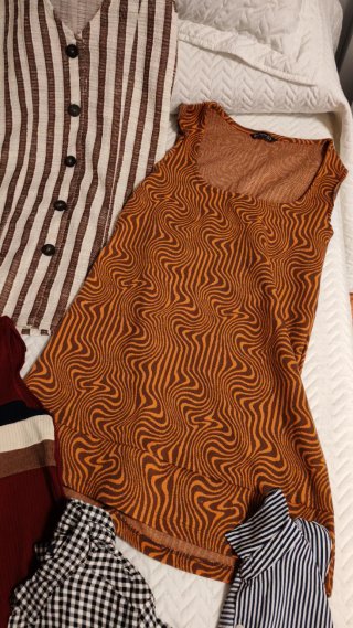Lote 3 vestidos y 2 camisas