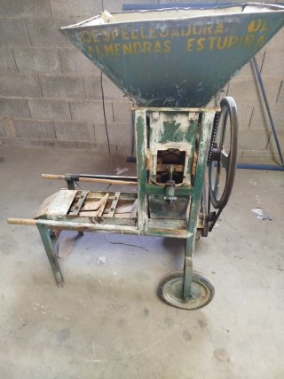 Peladora de almendras industrial