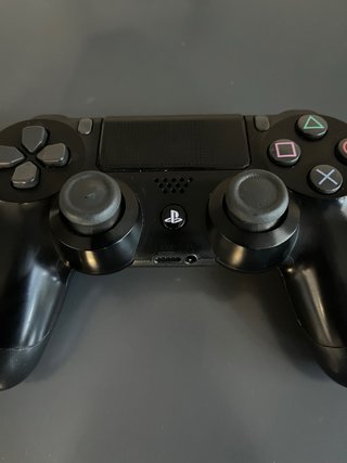 PS4 Pro 1TB + Mando + Cables