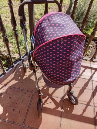 Carrito de muñecas rosa y azul