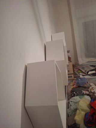 Estanterías blancas forma casita