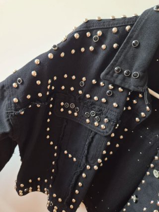 Sobrecamisa tachuelas