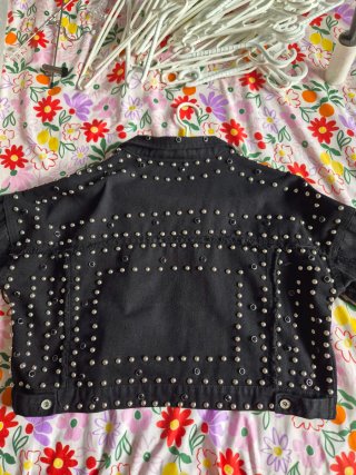 Sobrecamisa tachuelas
