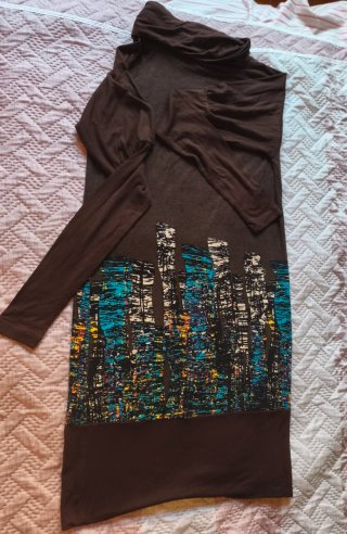 Vestido "New Saks" estampado ciudad manga larga