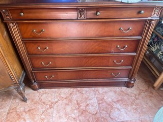 Cómoda de madera estilo clásico