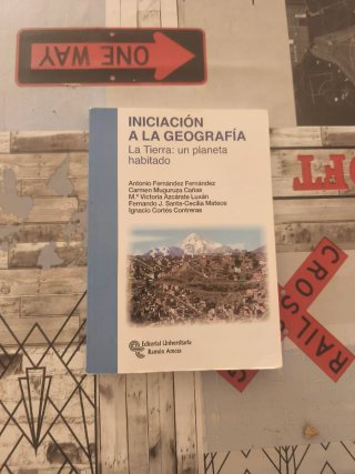 Iniciación a la Geografía La Tierra: un planeta...