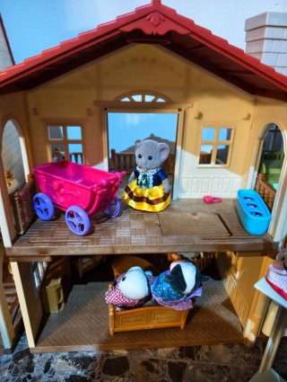 Casa Sylvanian con ampliación y accesorios