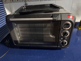Horno eléctrico con bandeja