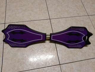 Monopatín Morado con Diseño