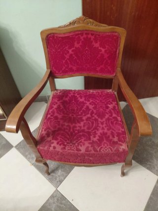 Butaca antigua terciopelo rojo y madera
