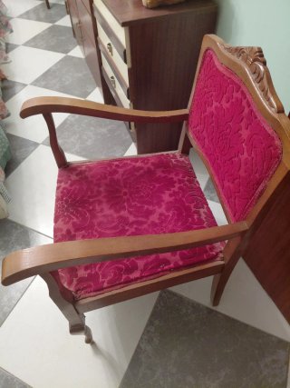 Butaca antigua terciopelo rojo y madera