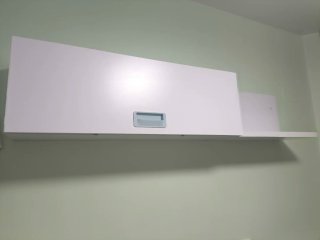 Mueble de pared blanco más estantería
