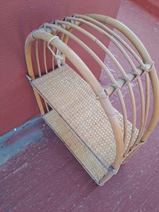 Estantería de mimbre y bambú