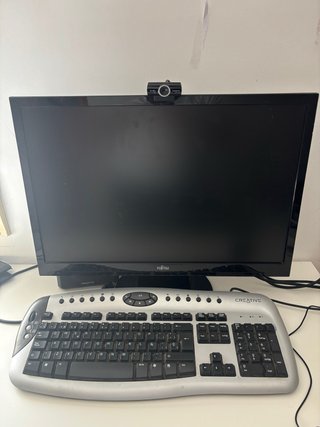 PC Sobremesa HP + Monitor + Teclado + Webcam