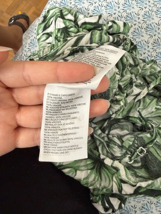 Mono corto estampado hojas tropicales