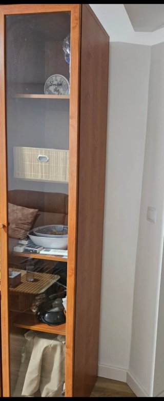 Columna mueble con cristal rajado