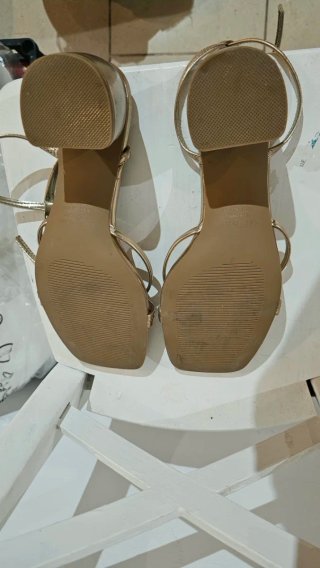Sandalias tacón doradas