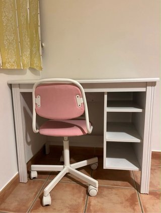 Escritorio infantil blanco con silla rosa