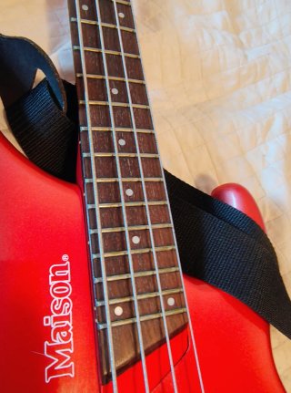 Bajo Eléctrico Maison RBA-380 Rojo