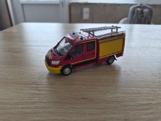 Miniatura de camião de bombeiros