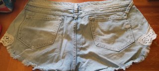 Shorts jeans pizzo e strappi