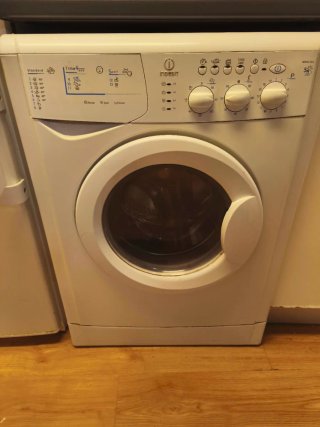 Lavadora y secadora Indesit WIDXL126. Tienes unos