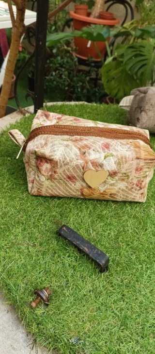 Neceser/Bolsa de maquillaje. (Precio unidad)