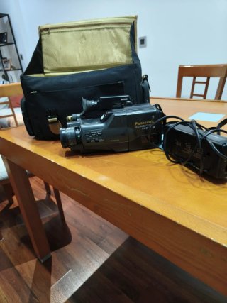 Videocámara Panasonic MC20 Y Analógica