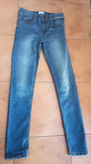 Lote Ropa 12 años: Sudadera Marvel y Vaqueros