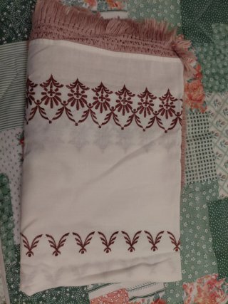 Colcha vintage con bordado y flecos