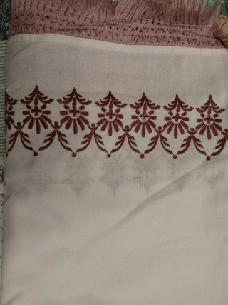 Colcha vintage con bordado y flecos