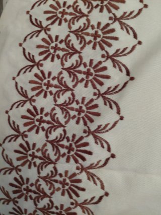 Colcha vintage con bordado y flecos