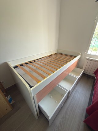 Cama doble con cajones