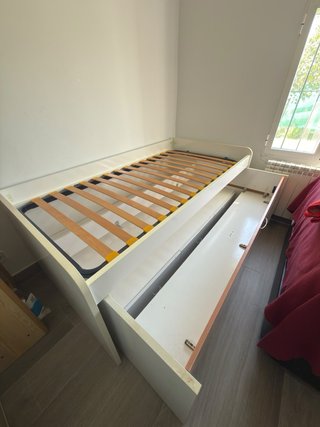 Cama doble con cajones