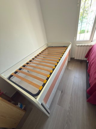 Cama doble con cajones
