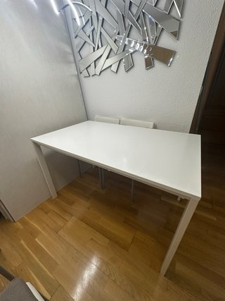Mesa comedor blanca y 4 sillas