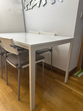 Mesa comedor blanca y 4 sillas